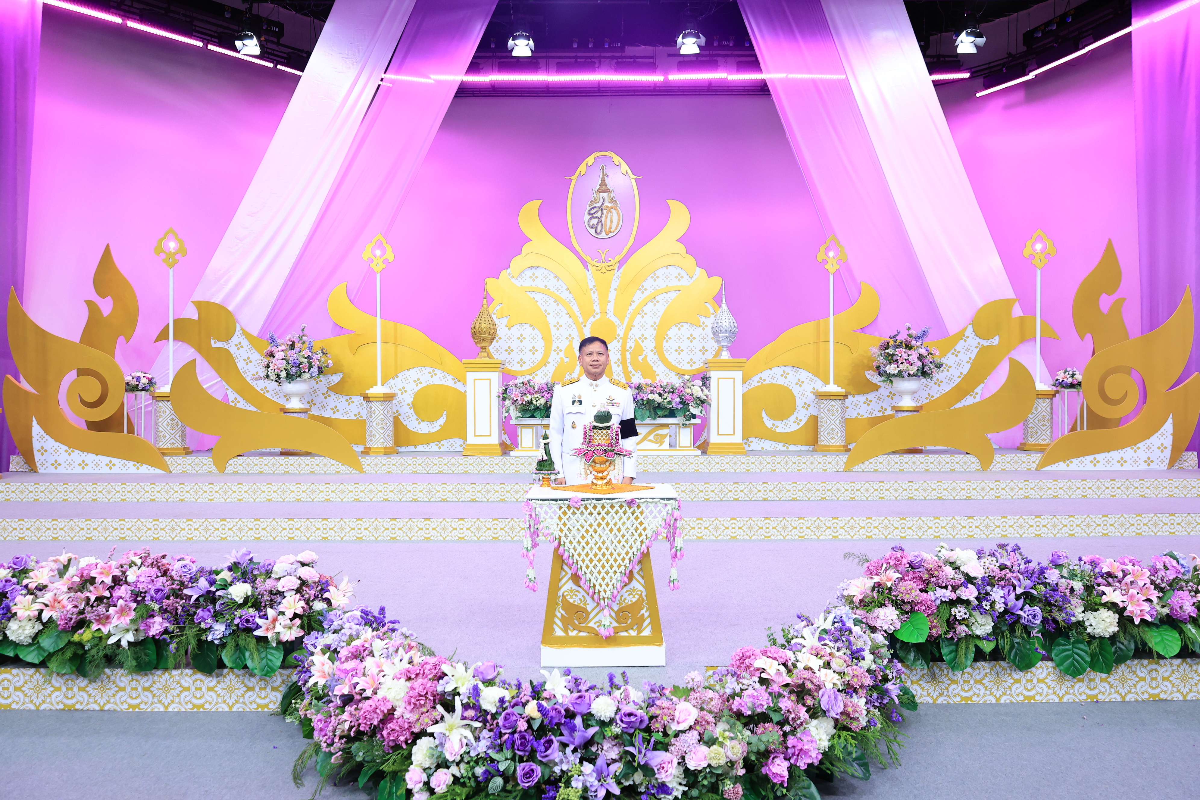 title - คณะผู้บริหาร ส.ป.ก. บันทึกเทปถวายพระพรชัยมงคล สมเด็จพระนางเจ้าสุทิดา พัชรสุธาพิมลลักษณ พระบรมราชินี เนื่องในโอกาสวันเฉลิมพระชนมพรรษา 48 พรรษา